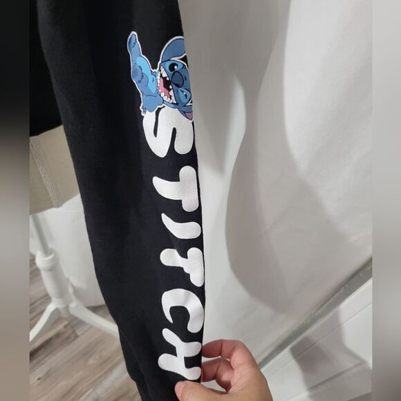 Disney stitch slightly cropped sweater - Picture 4 of 11